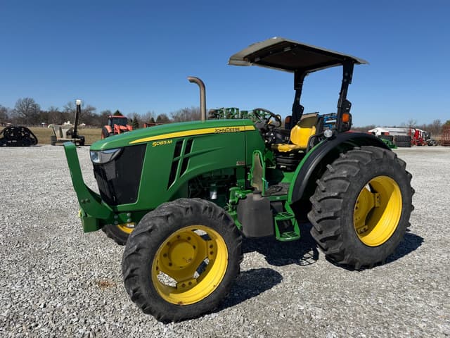 Image of John Deere 5085M equipment image 4