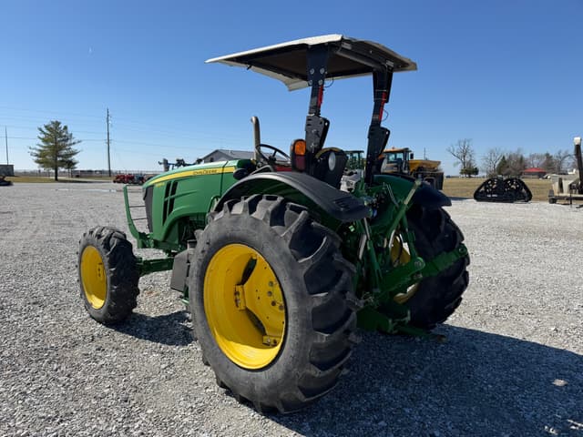 Image of John Deere 5085M equipment image 3