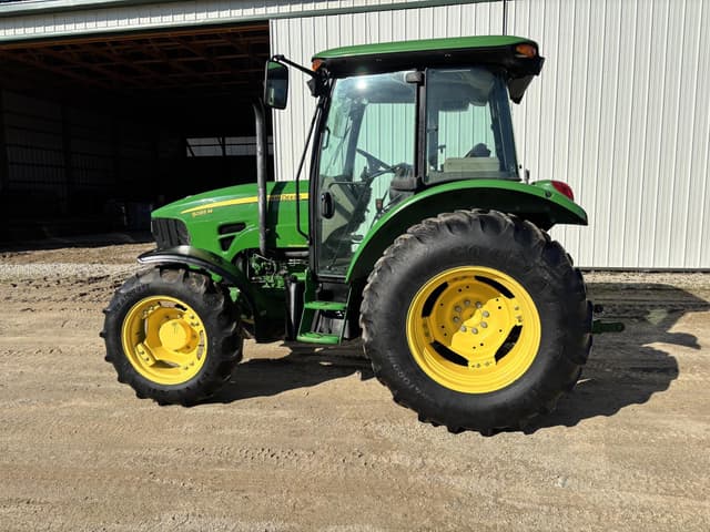 Image of John Deere 5085M equipment image 2
