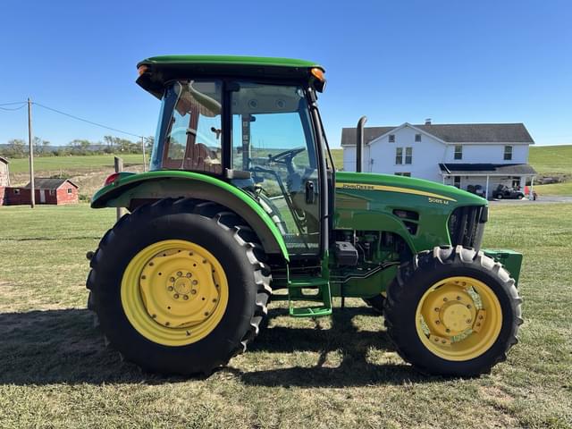Image of John Deere 5085M equipment image 4