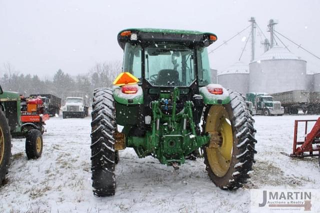 Image of John Deere 5085M equipment image 3