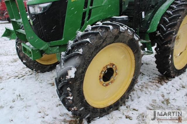 Image of John Deere 5085M equipment image 4