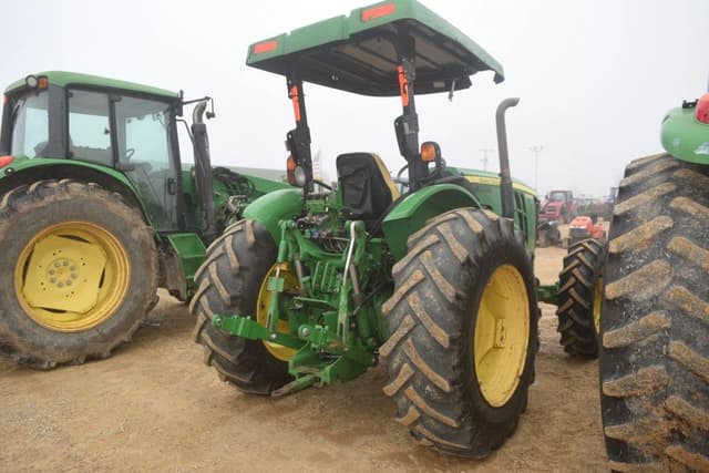Image of John Deere 5085M equipment image 3