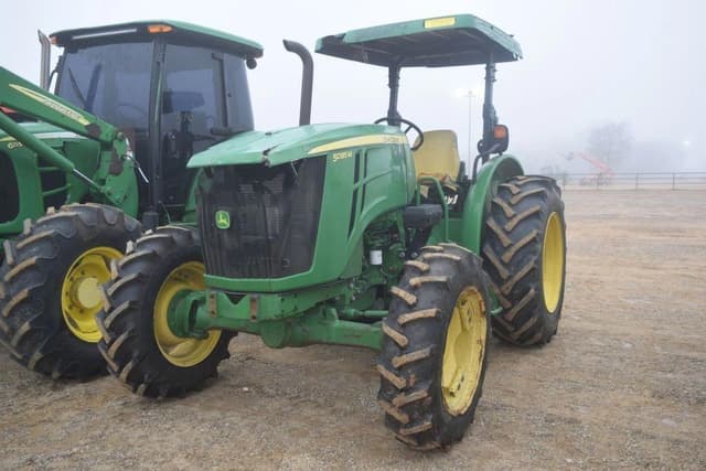Image of John Deere 5085M equipment image 1
