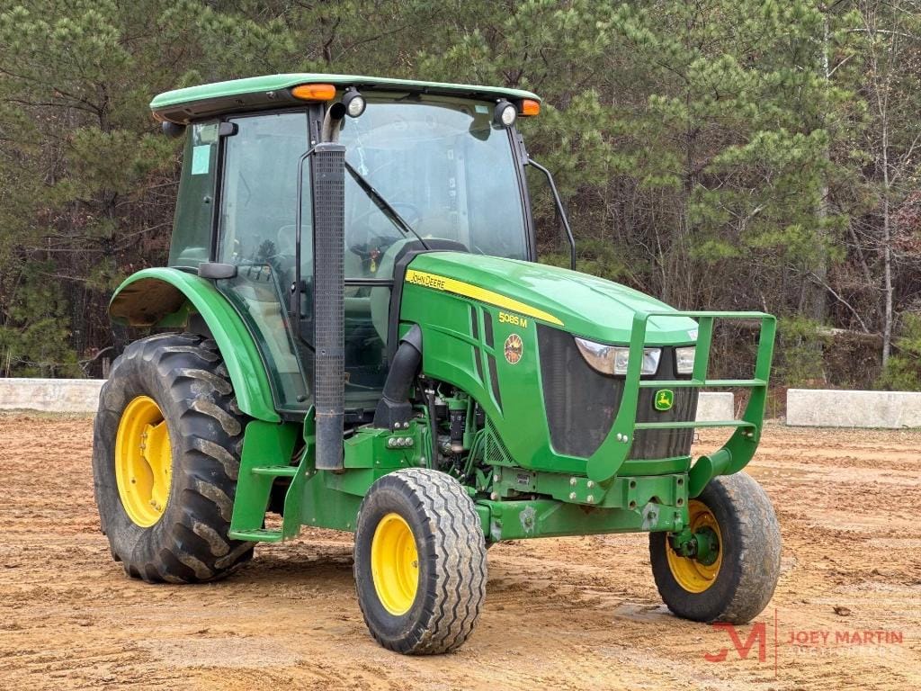 John Deere 5085M Equipment Image0