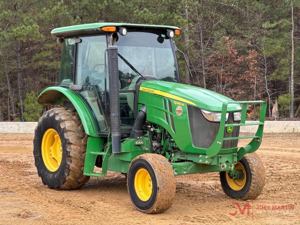 John Deere 5085M Equipment Image0