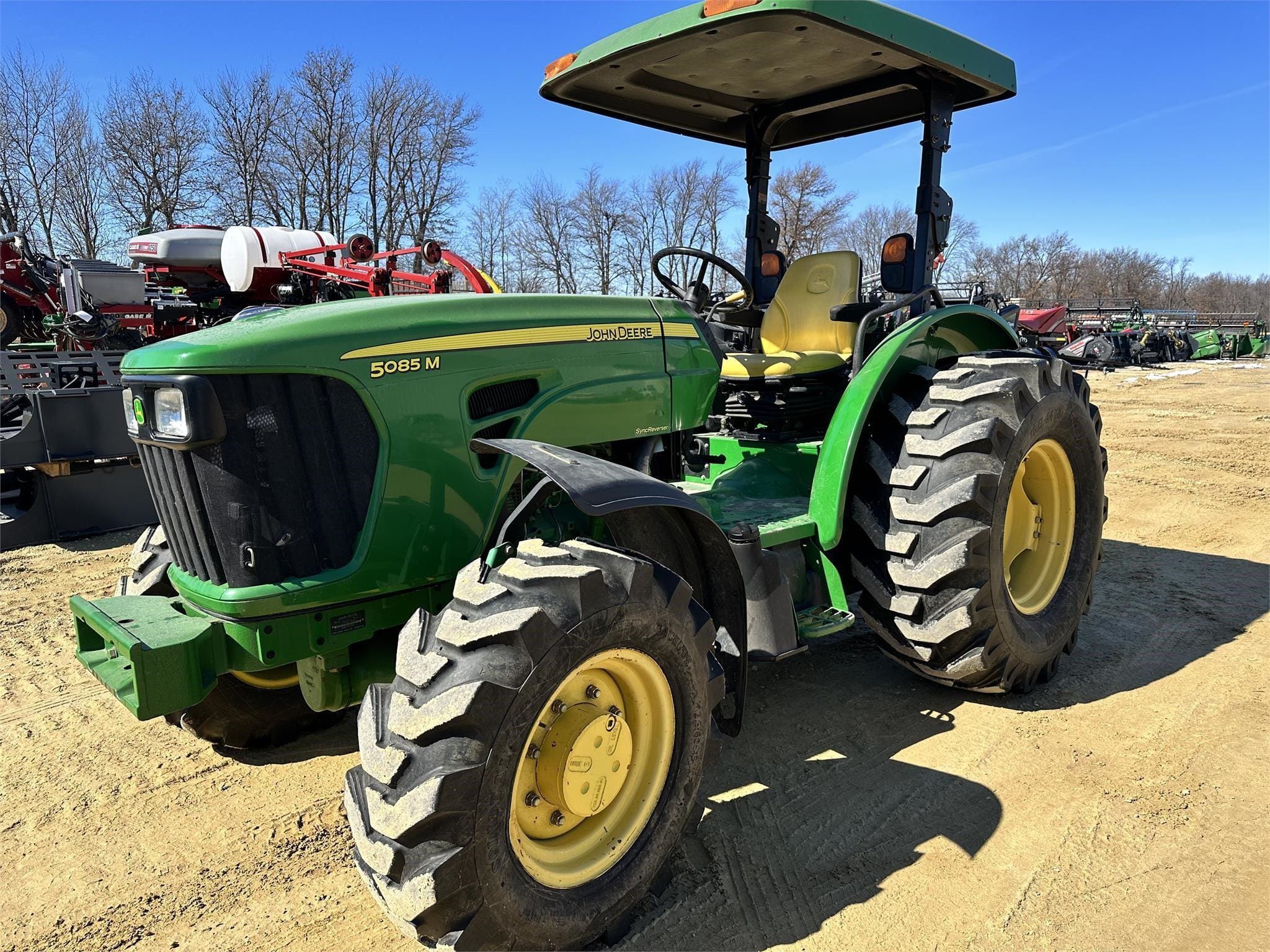 John Deere 5085M Equipment Image0