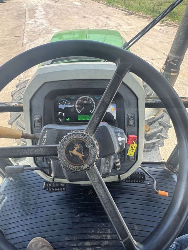 Image of John Deere 5085M equipment image 3