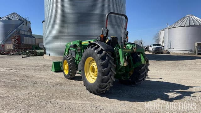 Image of John Deere 5085M equipment image 4