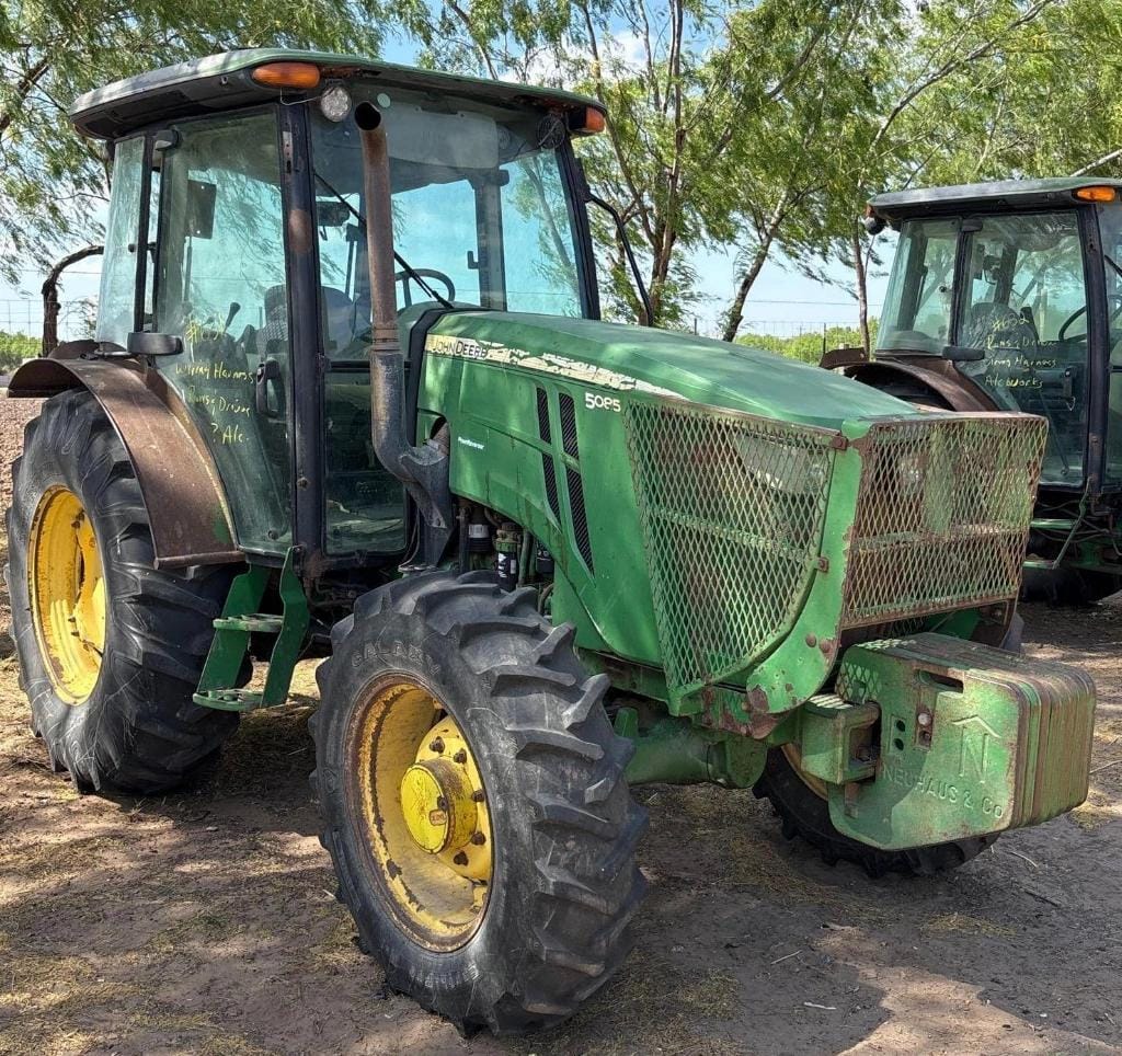 John Deere 5085M Equipment Image0