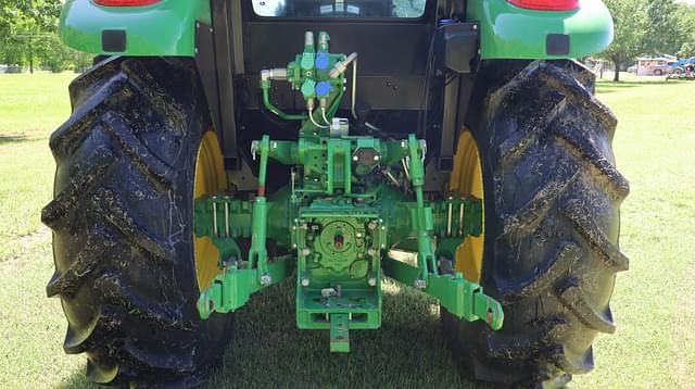 Image of John Deere 5090E equipment image 4
