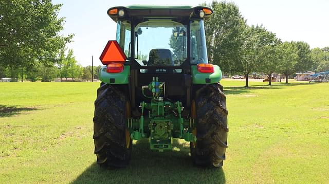 Image of John Deere 5090E equipment image 3