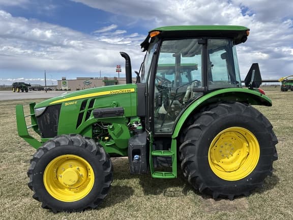 Image of John Deere 5090E equipment image 2