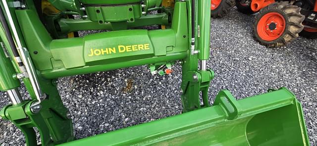 Image of John Deere 5090E equipment image 2