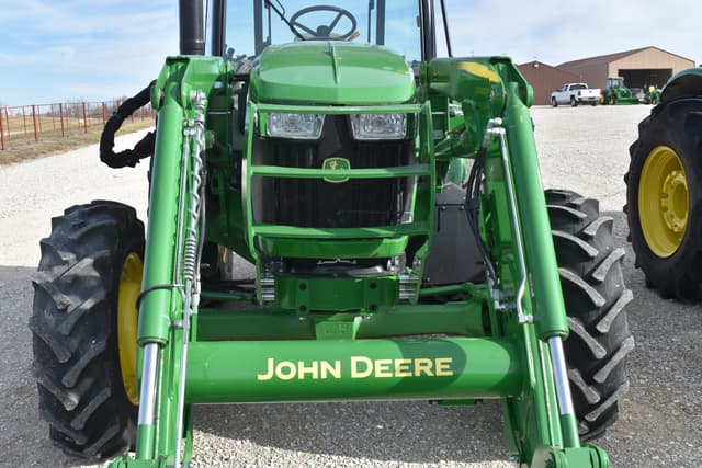 Image of John Deere 5090E equipment image 4