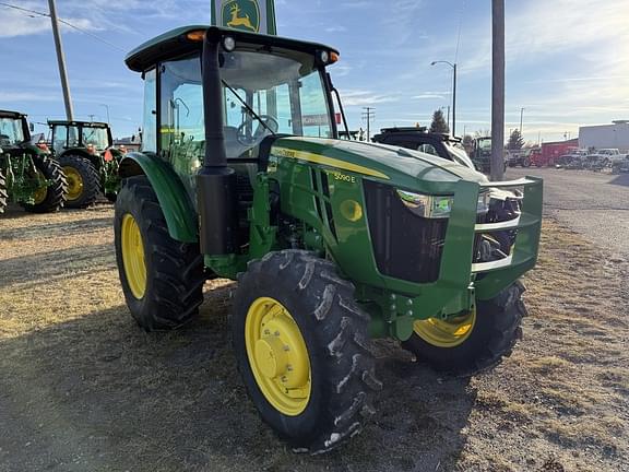 Image of John Deere 5090E equipment image 3