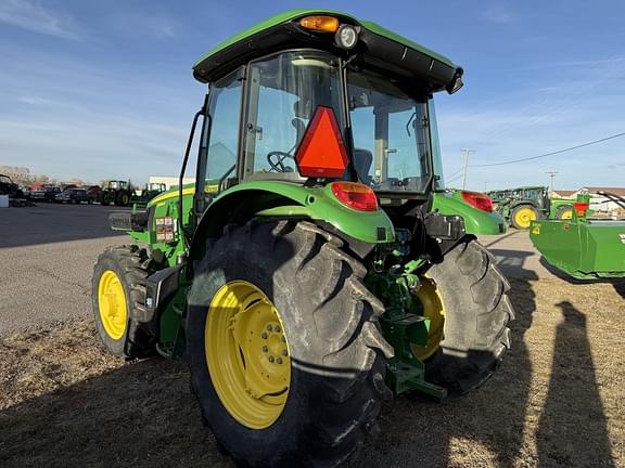 Image of John Deere 5090E equipment image 2