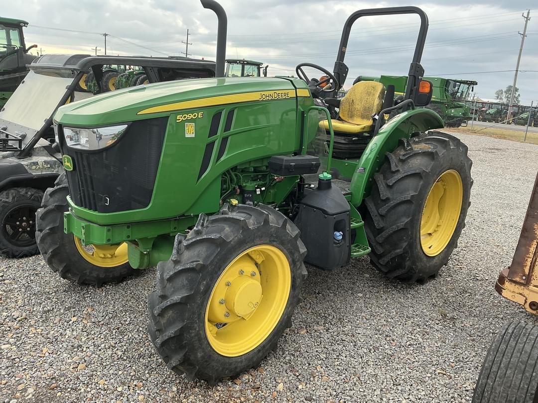 Image of John Deere 5090E Primary image