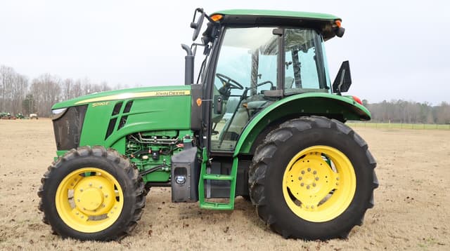 Image of John Deere 5090E equipment image 4