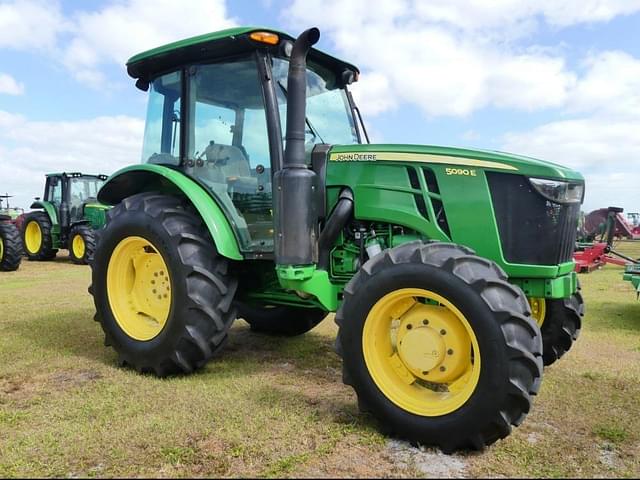Image of John Deere 5090E equipment image 1