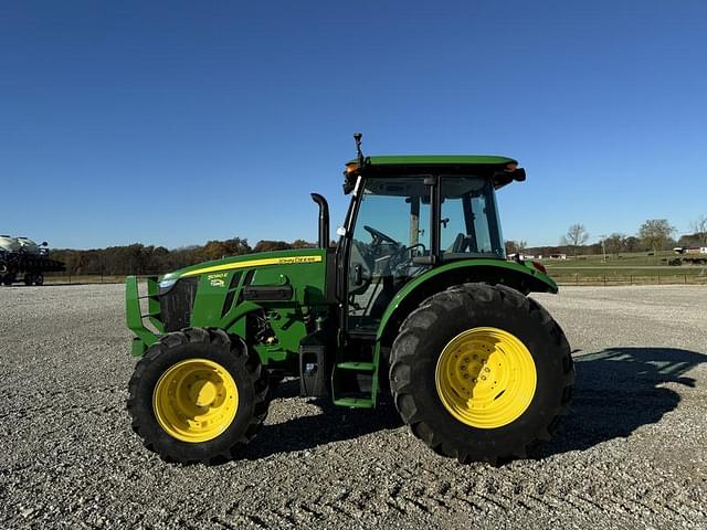 Image of John Deere 5090E equipment image 3