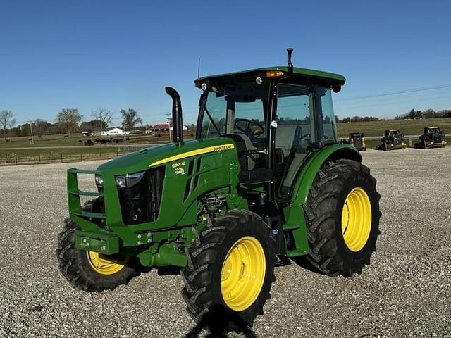 Image of John Deere 5090E equipment image 2