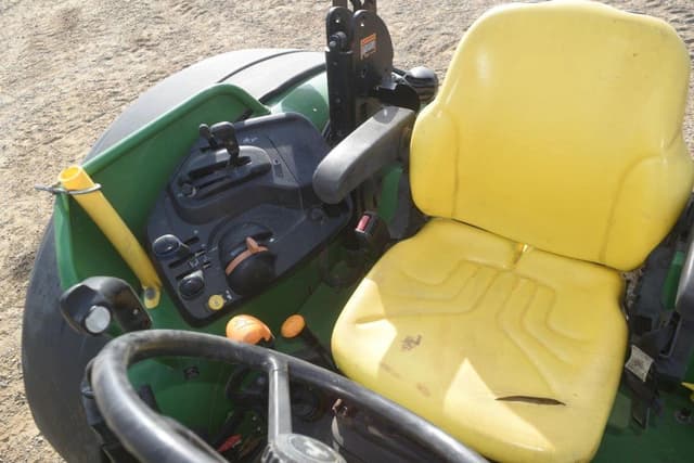 Image of John Deere 5090EL equipment image 4