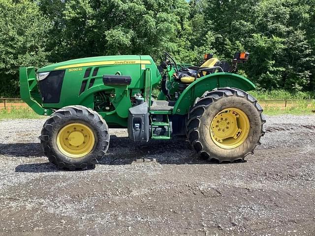 Image of John Deere 5090EL equipment image 4