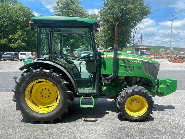 Image of John Deere 5090GN equipment image 4