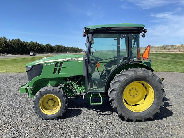 Image of John Deere 5090GV equipment image 3