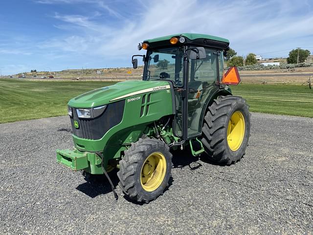 Image of John Deere 5090GV equipment image 2
