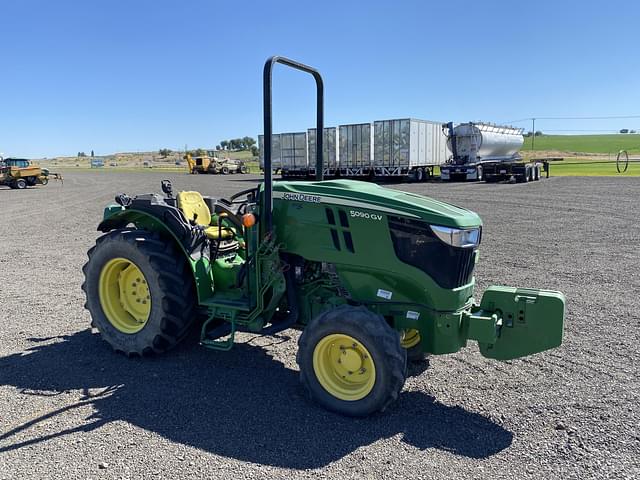 Image of John Deere 5090GV equipment image 4