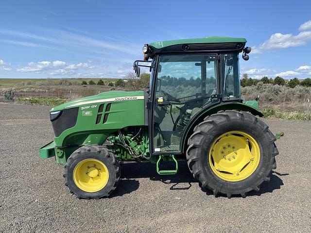 Image of John Deere 5090GV equipment image 1
