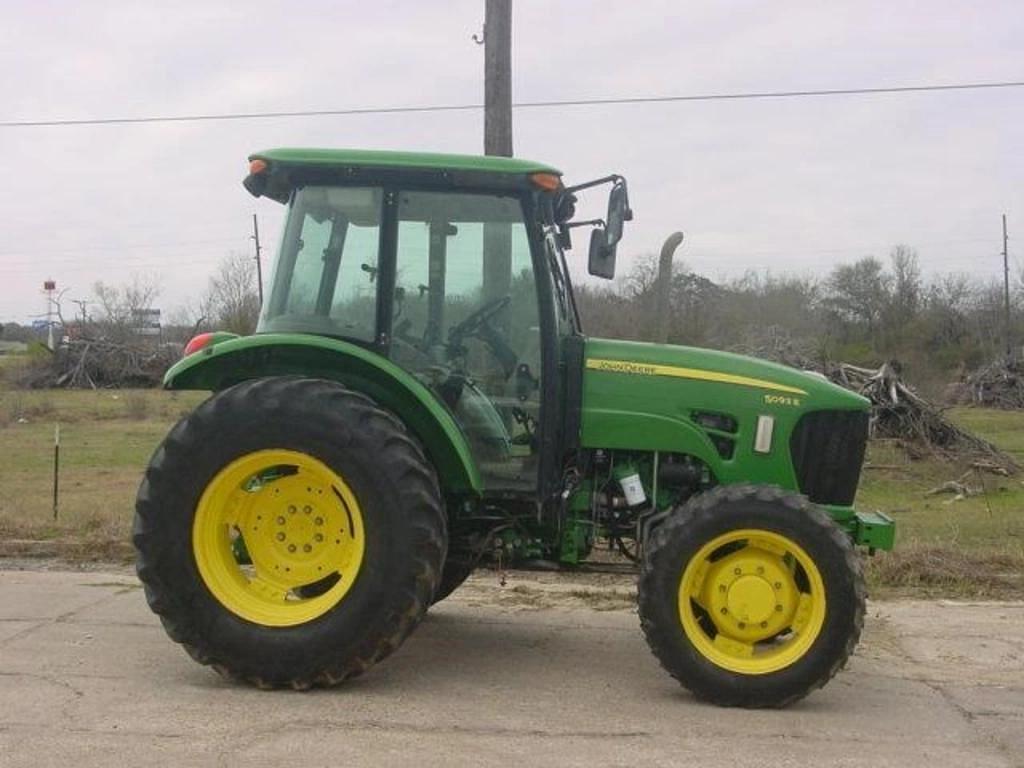 Image of John Deere 5093E Image 0