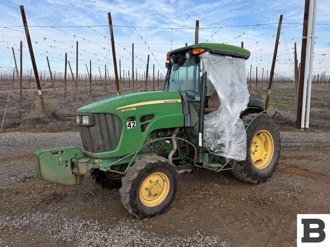 Image of John Deere 5093EN Primary image