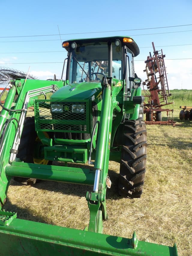 Image of John Deere 5095M equipment image 2