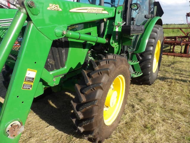 Image of John Deere 5095M equipment image 3