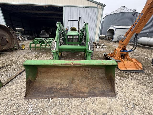 Image of John Deere 5095M equipment image 2