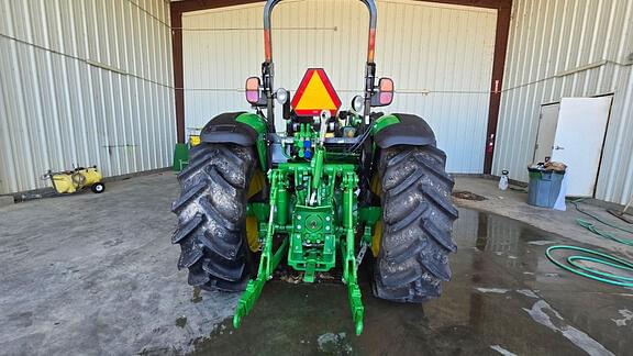 Image of John Deere 5095M equipment image 3