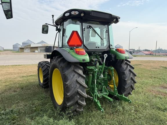 Image of John Deere 5095M equipment image 4