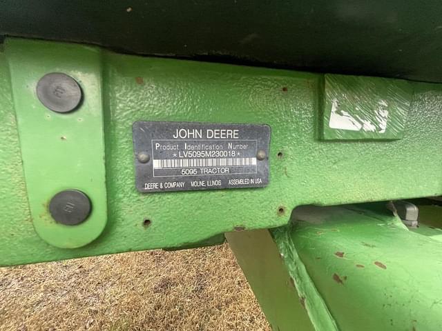 Image of John Deere 5095M equipment image 3