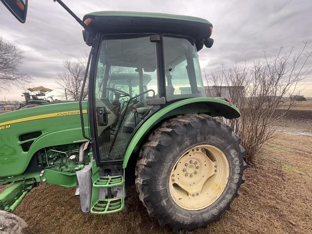 Image of John Deere 5095M equipment image 2