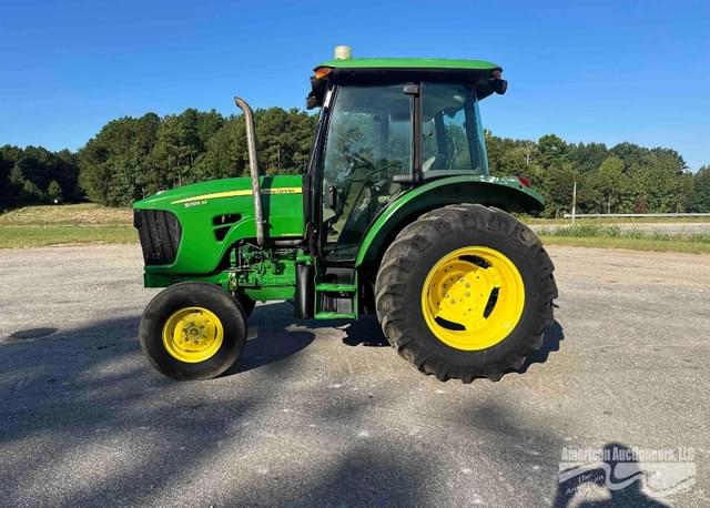 Image of John Deere 5095M equipment image 1