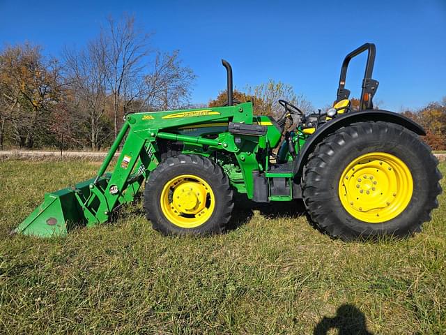 Image of John Deere 5095M equipment image 4