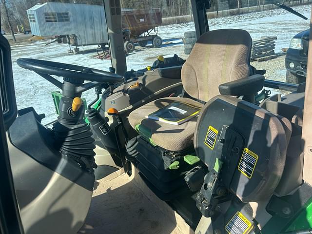 Image of John Deere 5095M equipment image 4