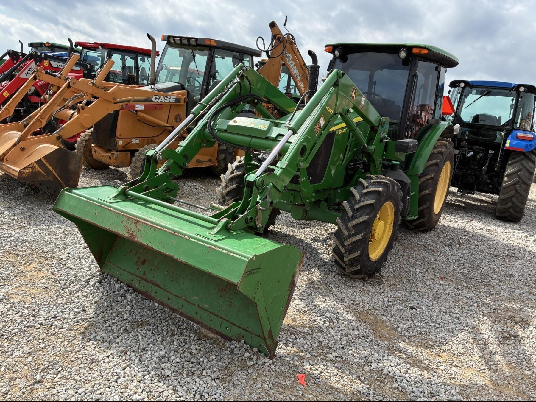 John Deere 5100E Equipment Image0