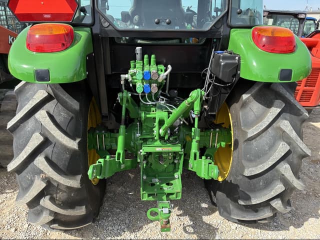 Image of John Deere 5100E equipment image 4