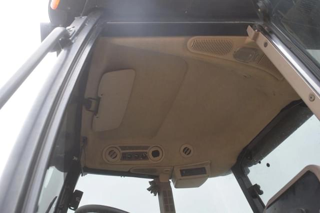 Image of John Deere 5100E equipment image 4