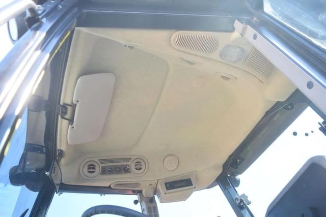 Image of John Deere 5100E equipment image 4
