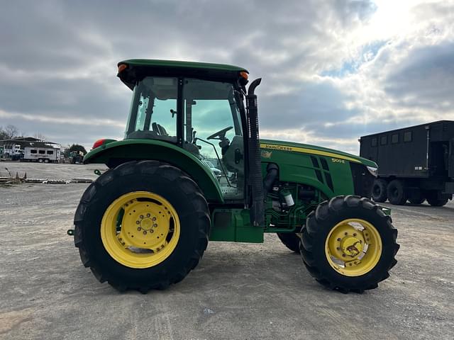 Image of John Deere 5100E equipment image 3